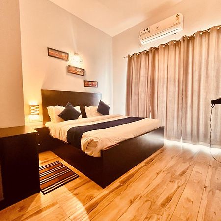 Pearl Grand Boutique Cottage In Omaxe Anandam Vrindavan - #Premium Ac Rooms With Balcony #Big Parking #Lift #Garden #Peaceful Area #Near Prem Mandir #Property Of The Year #Most Awarded Exterior photo