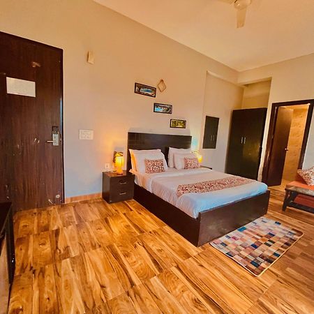Pearl Grand Boutique Cottage In Omaxe Anandam Vrindavan - #Premium Ac Rooms With Balcony #Big Parking #Lift #Garden #Peaceful Area #Near Prem Mandir #Property Of The Year #Most Awarded Exterior photo
