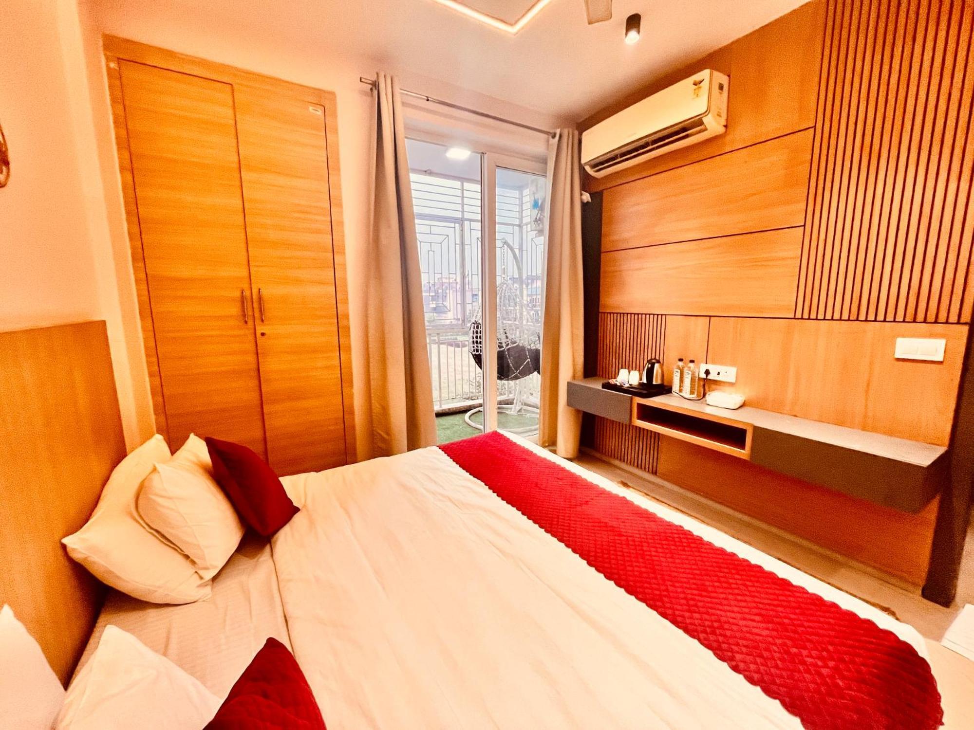 Pearl Grand Boutique Cottage In Omaxe Anandam Vrindavan - #Premium Ac Rooms With Balcony #Big Parking #Lift #Garden #Peaceful Area #Near Prem Mandir #Property Of The Year #Most Awarded Exterior photo