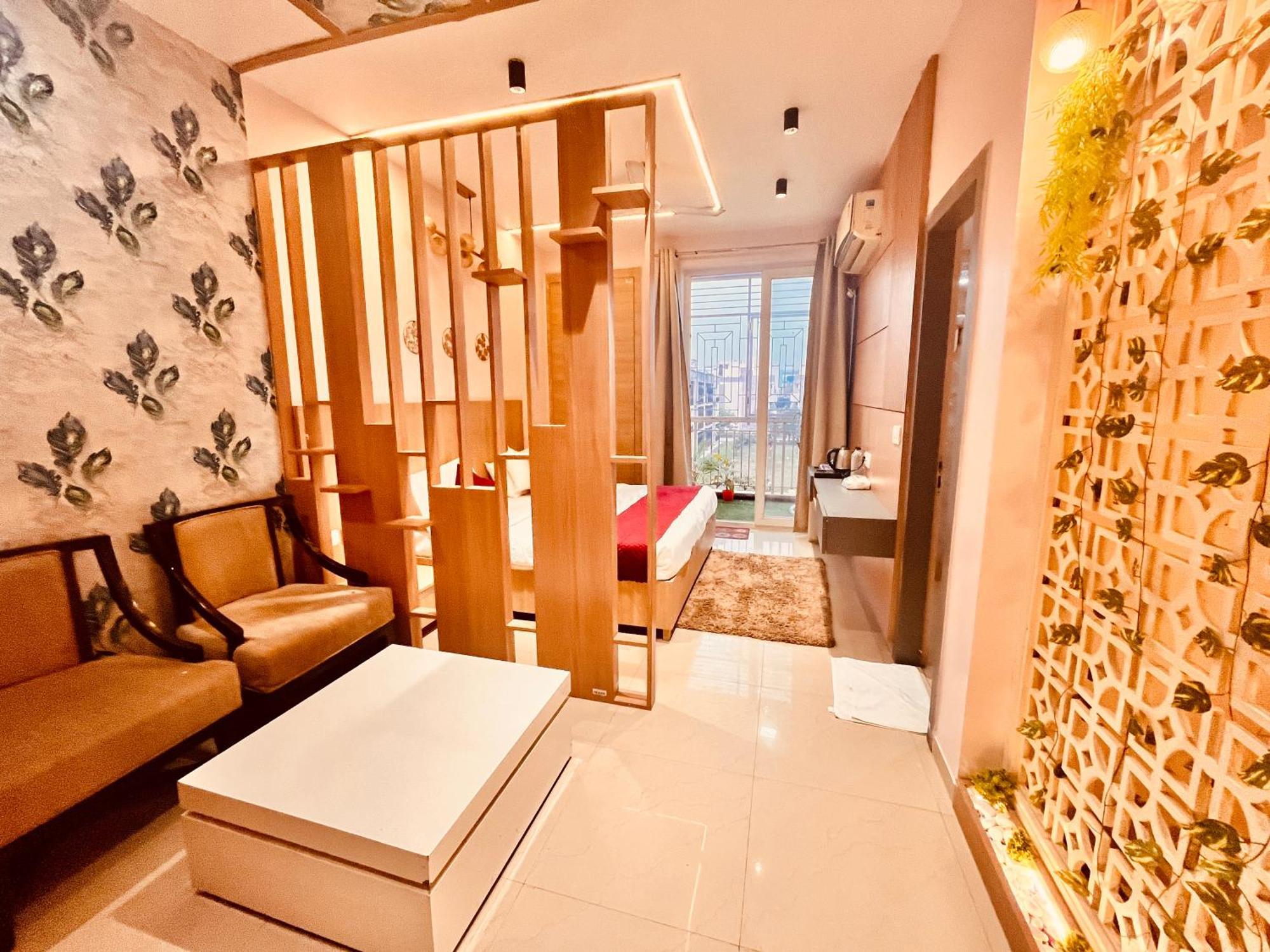 Pearl Grand Boutique Cottage In Omaxe Anandam Vrindavan - #Premium Ac Rooms With Balcony #Big Parking #Lift #Garden #Peaceful Area #Near Prem Mandir #Property Of The Year #Most Awarded Exterior photo