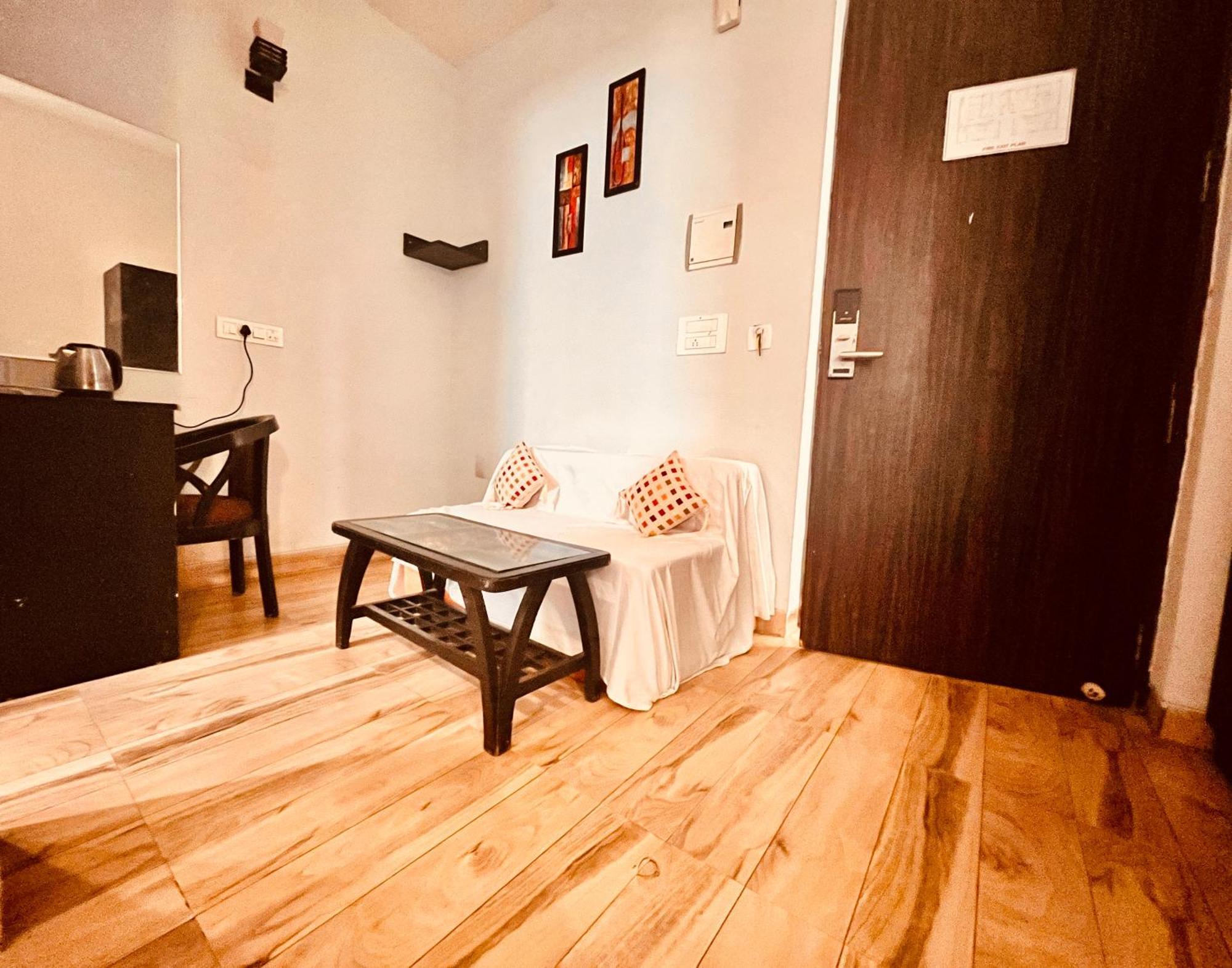 Pearl Grand Boutique Cottage In Omaxe Anandam Vrindavan - #Premium Ac Rooms With Balcony #Big Parking #Lift #Garden #Peaceful Area #Near Prem Mandir #Property Of The Year #Most Awarded Exterior photo