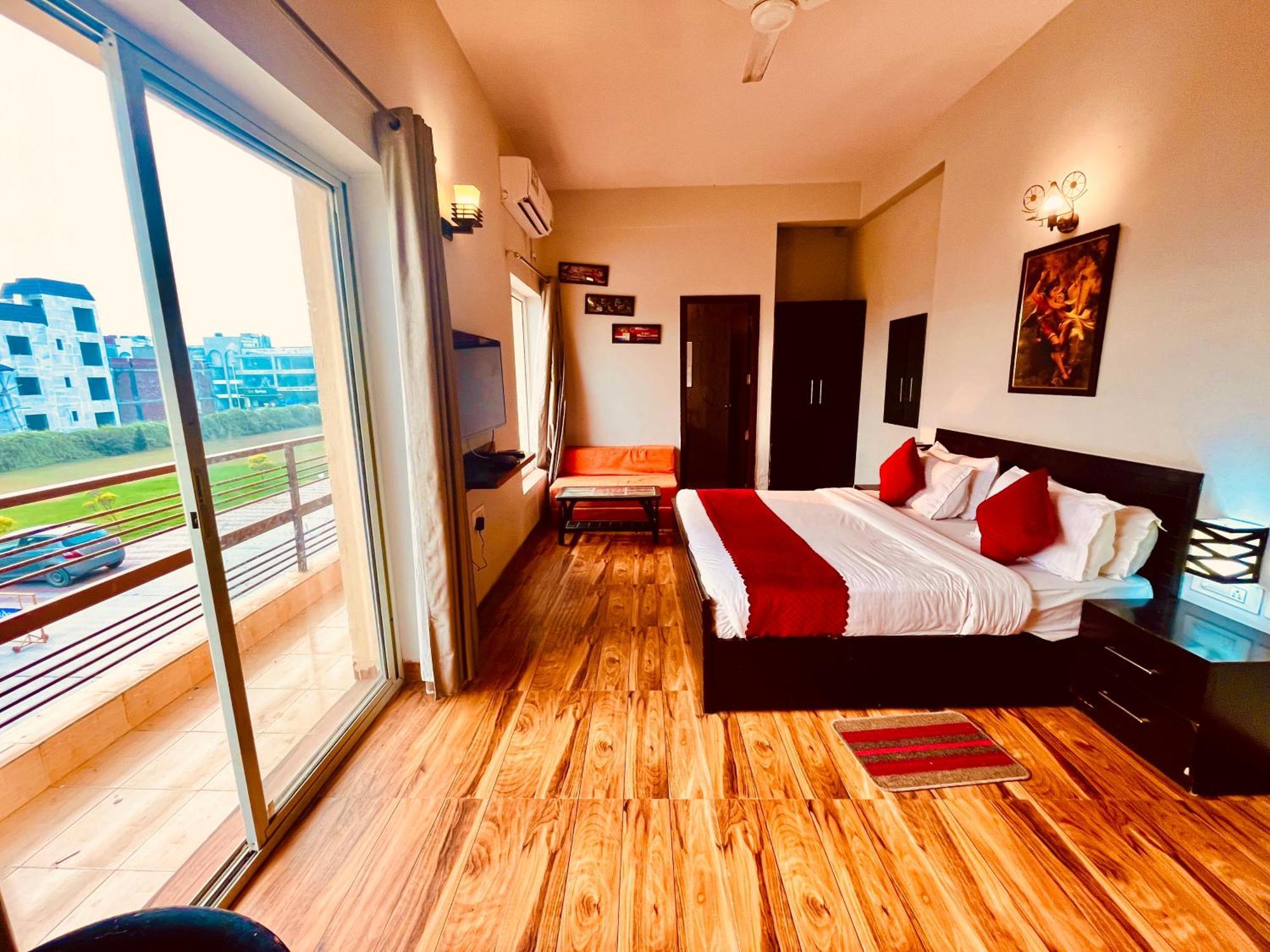 Pearl Grand Boutique Cottage In Omaxe Anandam Vrindavan - #Premium Ac Rooms With Balcony #Big Parking #Lift #Garden #Peaceful Area #Near Prem Mandir #Property Of The Year #Most Awarded Exterior photo