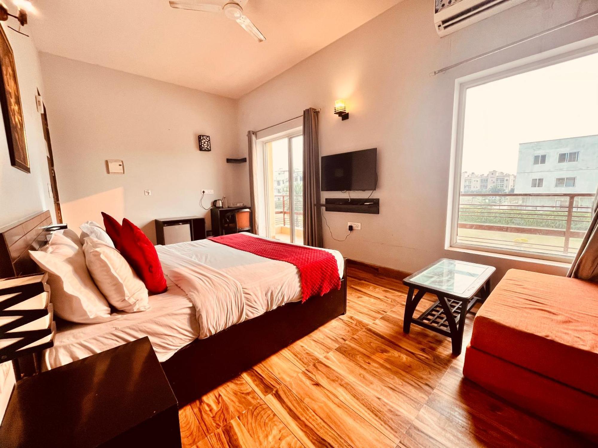 Pearl Grand Boutique Cottage In Omaxe Anandam Vrindavan - #Premium Ac Rooms With Balcony #Big Parking #Lift #Garden #Peaceful Area #Near Prem Mandir #Property Of The Year #Most Awarded Exterior photo