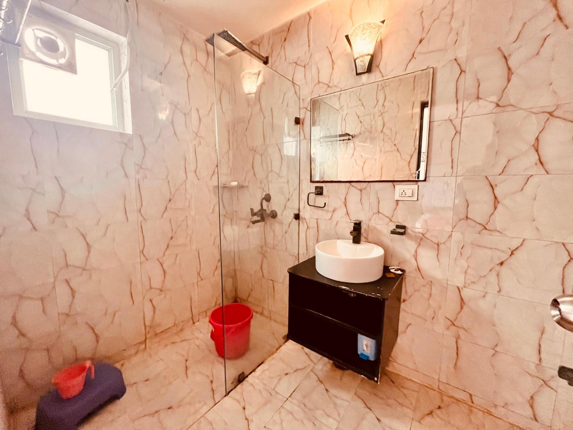 Pearl Grand Boutique Cottage In Omaxe Anandam Vrindavan - #Premium Ac Rooms With Balcony #Big Parking #Lift #Garden #Peaceful Area #Near Prem Mandir #Property Of The Year #Most Awarded Exterior photo