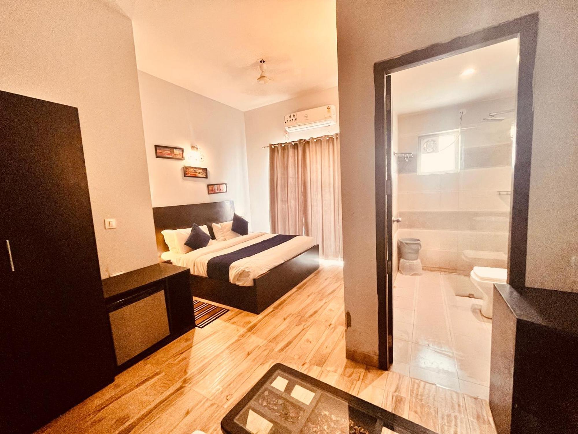 Pearl Grand Boutique Cottage In Omaxe Anandam Vrindavan - #Premium Ac Rooms With Balcony #Big Parking #Lift #Garden #Peaceful Area #Near Prem Mandir #Property Of The Year #Most Awarded Exterior photo