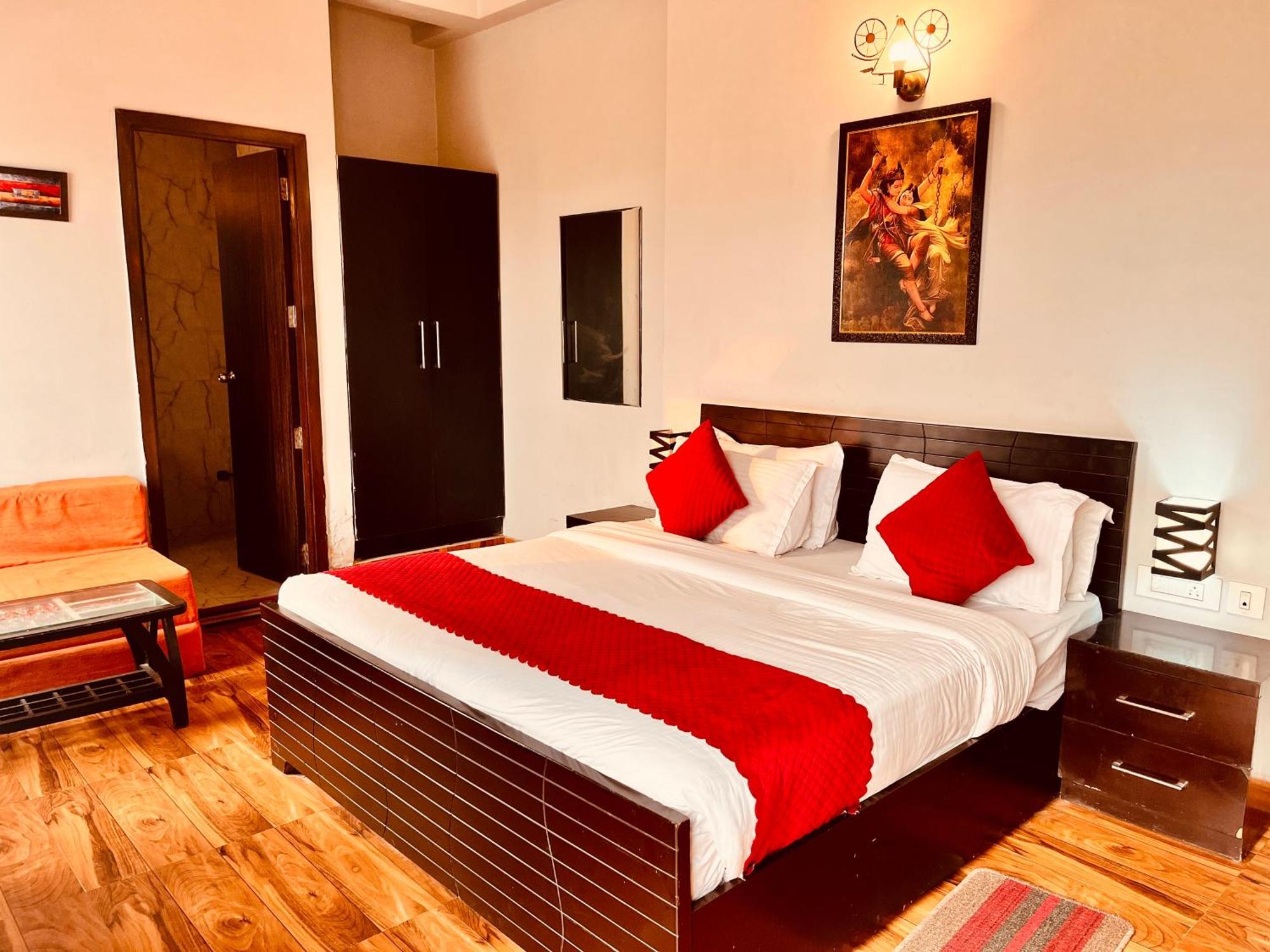 Pearl Grand Boutique Cottage In Omaxe Anandam Vrindavan - #Premium Ac Rooms With Balcony #Big Parking #Lift #Garden #Peaceful Area #Near Prem Mandir #Property Of The Year #Most Awarded Exterior photo