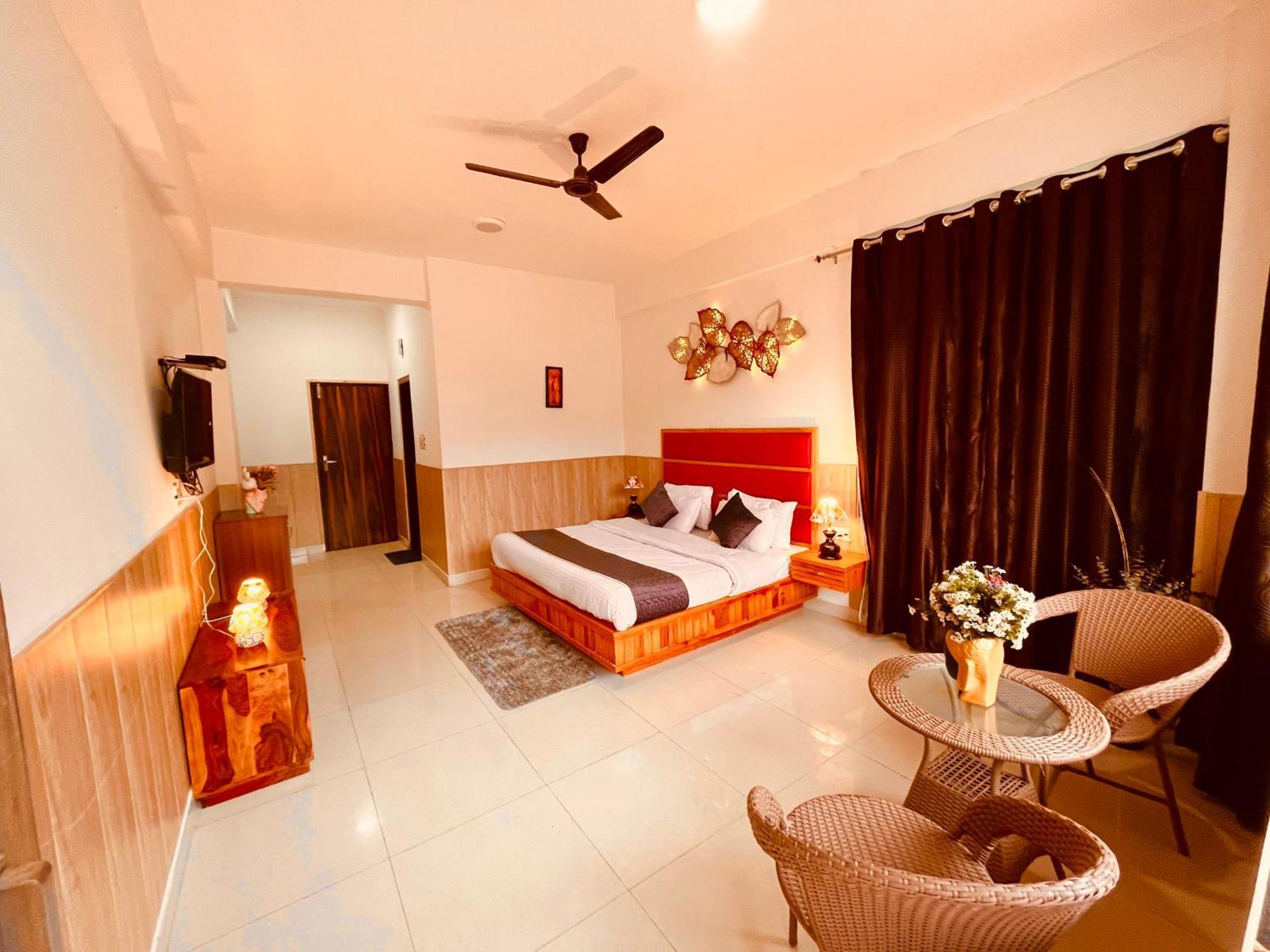 Pearl Grand Boutique Cottage In Omaxe Anandam Vrindavan - #Premium Ac Rooms With Balcony #Big Parking #Lift #Garden #Peaceful Area #Near Prem Mandir #Property Of The Year #Most Awarded Exterior photo