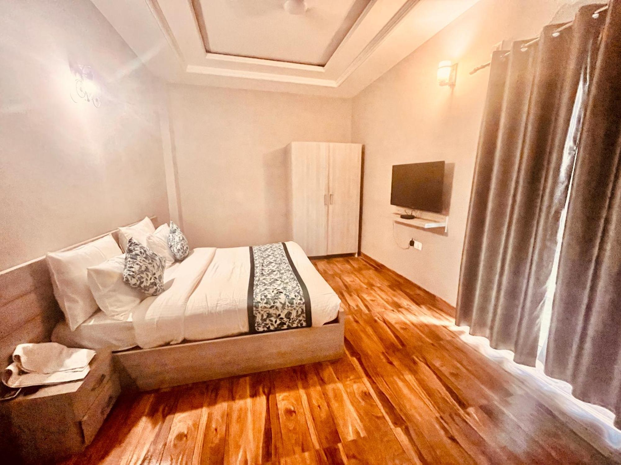 Pearl Grand Boutique Cottage In Omaxe Anandam Vrindavan - #Premium Ac Rooms With Balcony #Big Parking #Lift #Garden #Peaceful Area #Near Prem Mandir #Property Of The Year #Most Awarded Exterior photo