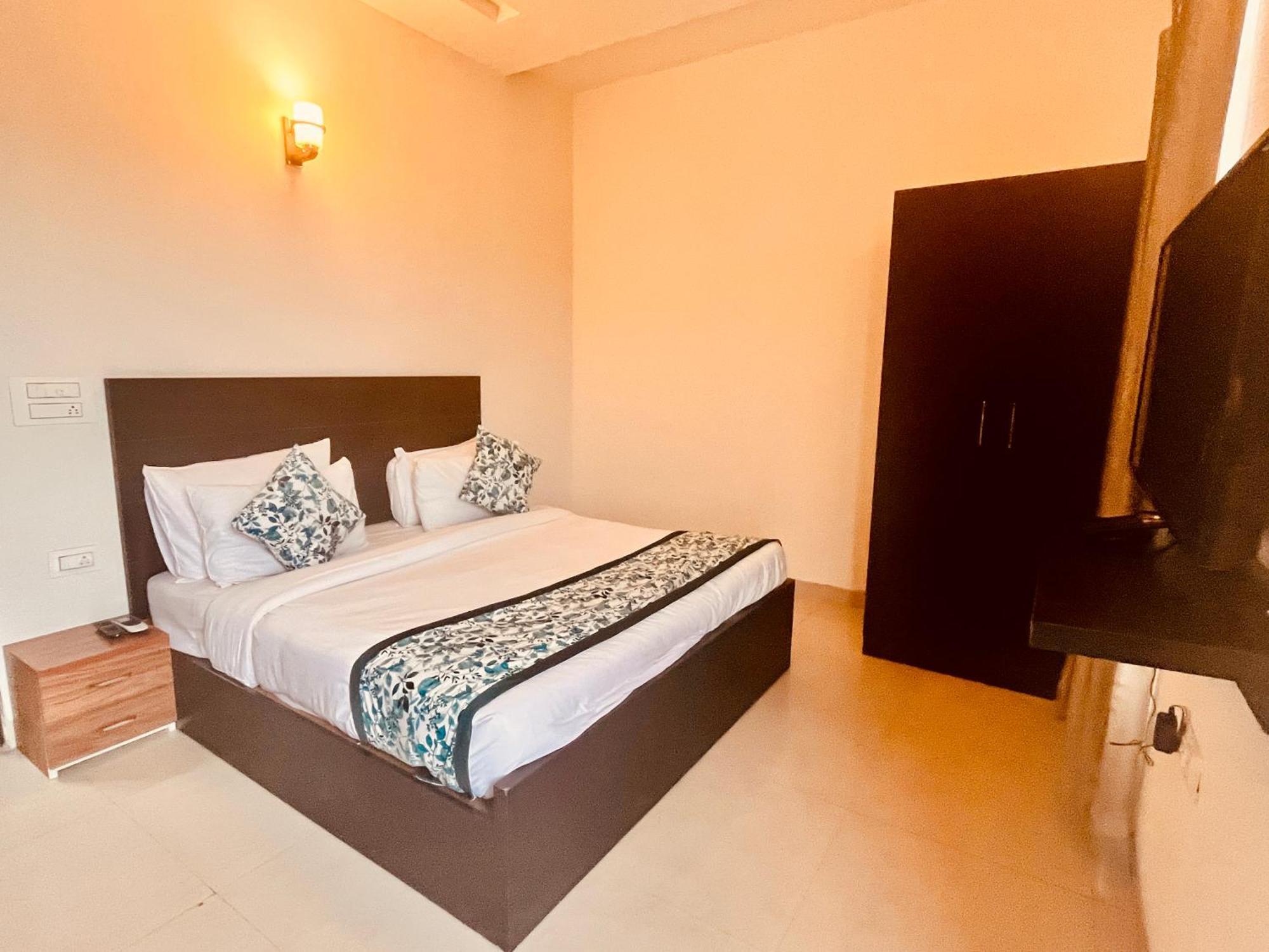 Pearl Grand Boutique Cottage In Omaxe Anandam Vrindavan - #Premium Ac Rooms With Balcony #Big Parking #Lift #Garden #Peaceful Area #Near Prem Mandir #Property Of The Year #Most Awarded Exterior photo
