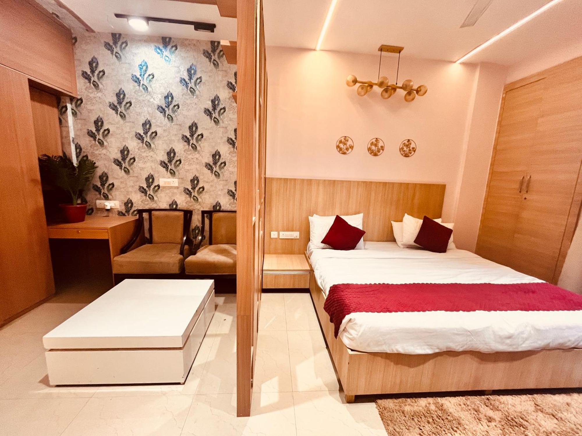 Pearl Grand Boutique Cottage In Omaxe Anandam Vrindavan - #Premium Ac Rooms With Balcony #Big Parking #Lift #Garden #Peaceful Area #Near Prem Mandir #Property Of The Year #Most Awarded Exterior photo