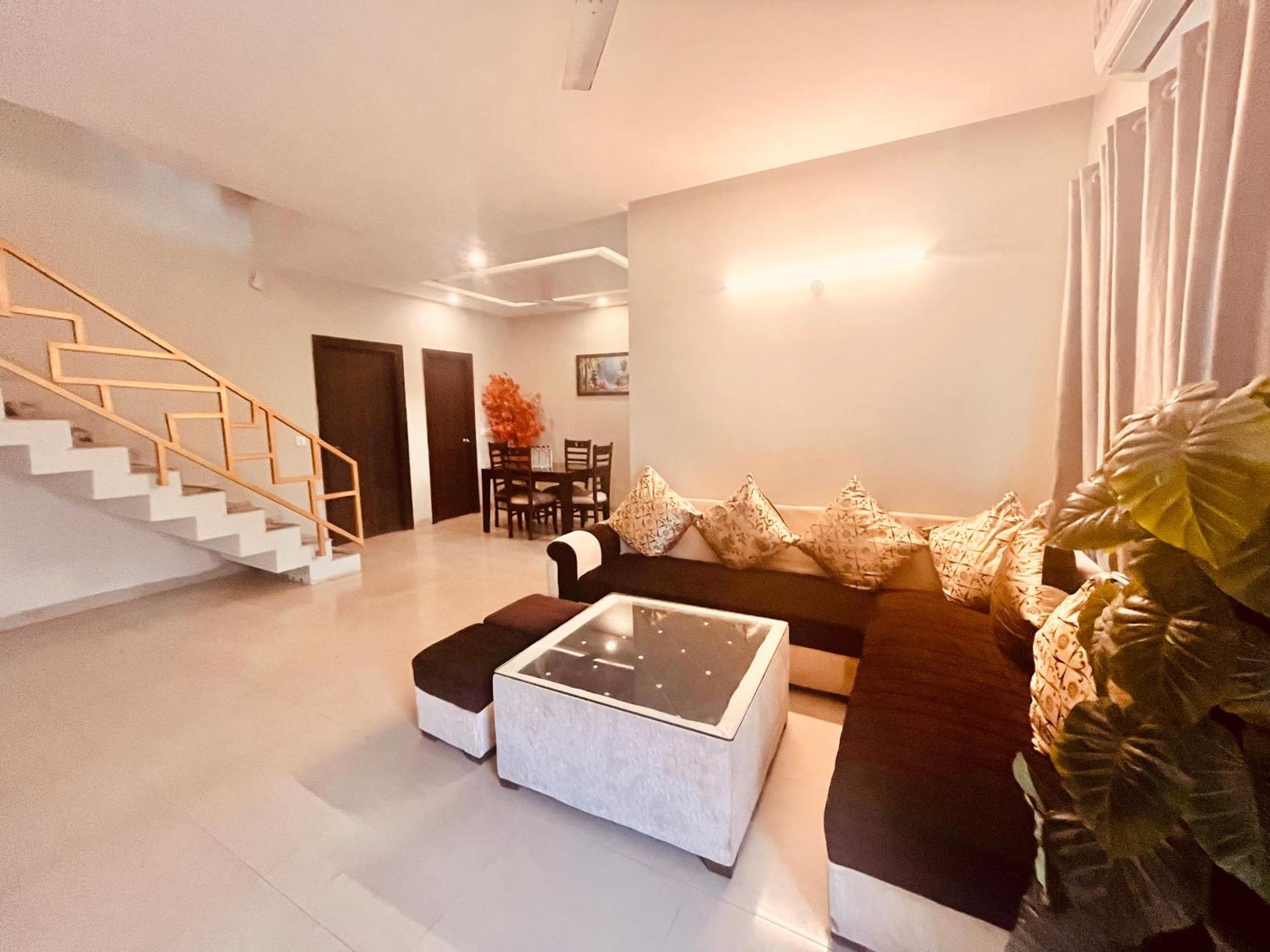Pearl Grand Boutique Cottage In Omaxe Anandam Vrindavan - #Premium Ac Rooms With Balcony #Big Parking #Lift #Garden #Peaceful Area #Near Prem Mandir #Property Of The Year #Most Awarded Exterior photo