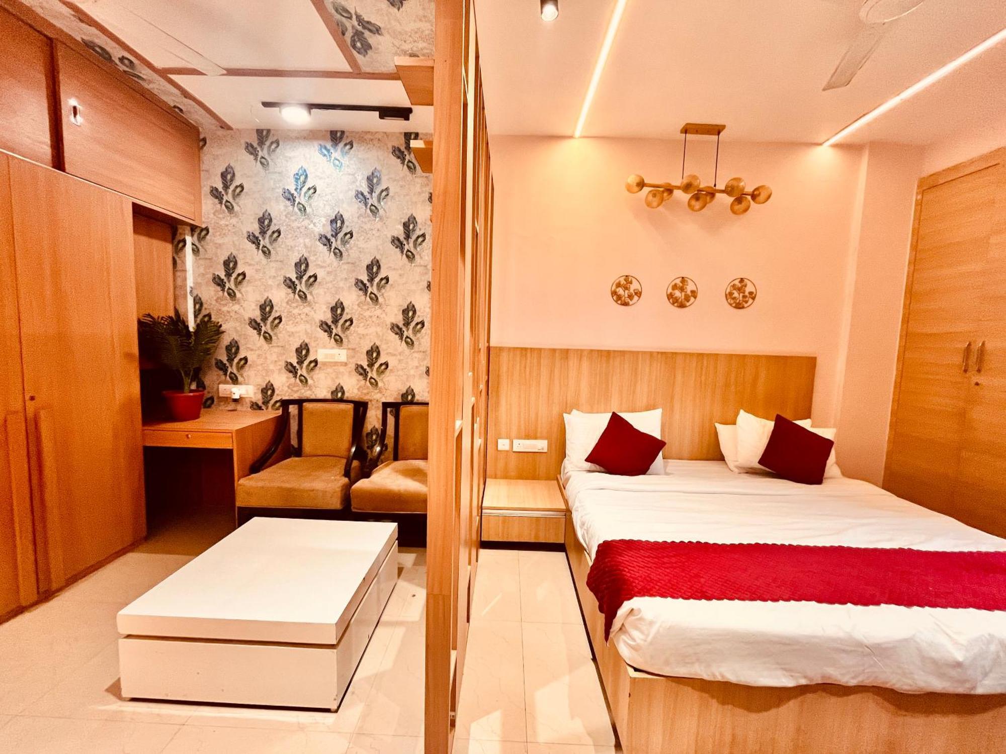 Pearl Grand Boutique Cottage In Omaxe Anandam Vrindavan - #Premium Ac Rooms With Balcony #Big Parking #Lift #Garden #Peaceful Area #Near Prem Mandir #Property Of The Year #Most Awarded Exterior photo