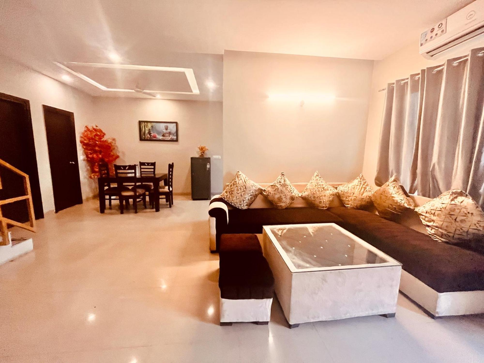 Pearl Grand Boutique Cottage In Omaxe Anandam Vrindavan - #Premium Ac Rooms With Balcony #Big Parking #Lift #Garden #Peaceful Area #Near Prem Mandir #Property Of The Year #Most Awarded Exterior photo