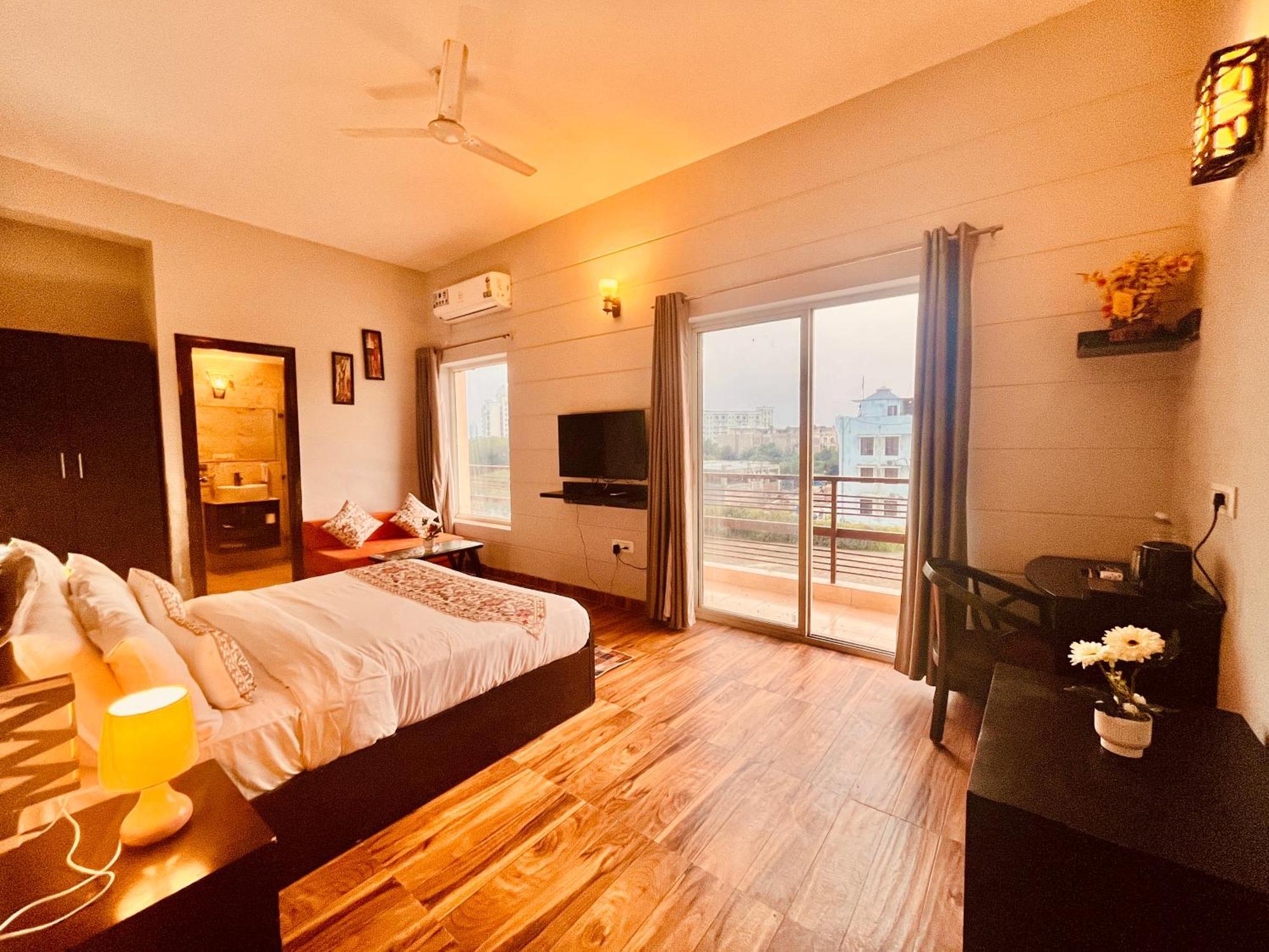 Pearl Grand Boutique Cottage In Omaxe Anandam Vrindavan - #Premium Ac Rooms With Balcony #Big Parking #Lift #Garden #Peaceful Area #Near Prem Mandir #Property Of The Year #Most Awarded Exterior photo