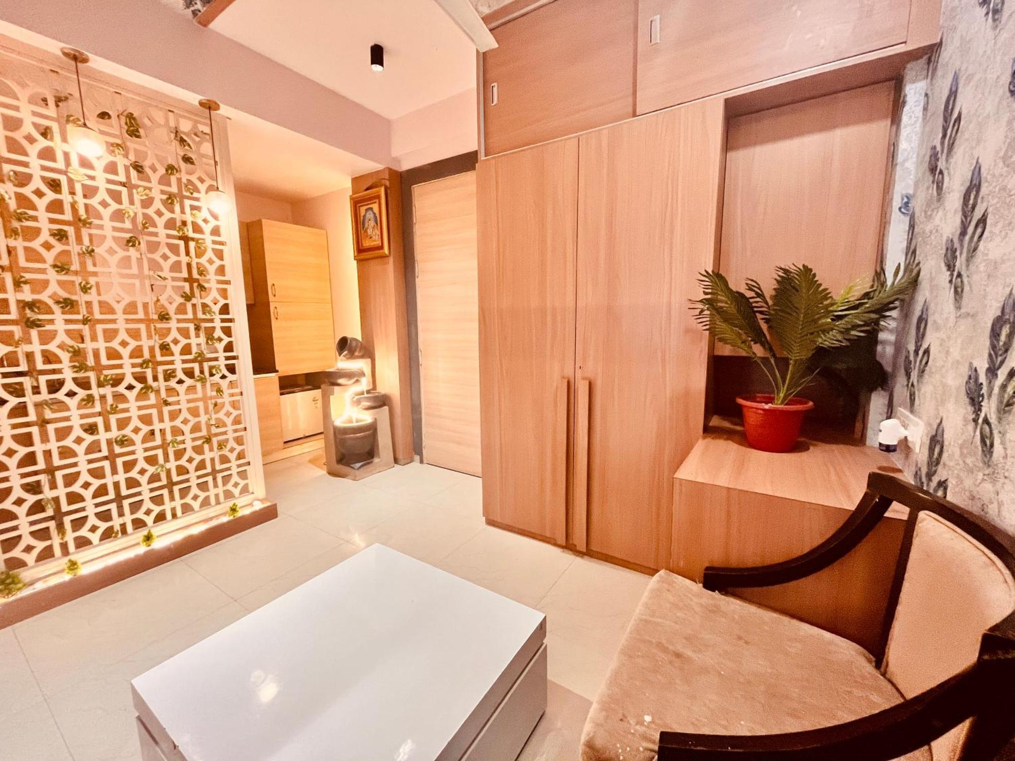Pearl Grand Boutique Cottage In Omaxe Anandam Vrindavan - #Premium Ac Rooms With Balcony #Big Parking #Lift #Garden #Peaceful Area #Near Prem Mandir #Property Of The Year #Most Awarded Exterior photo