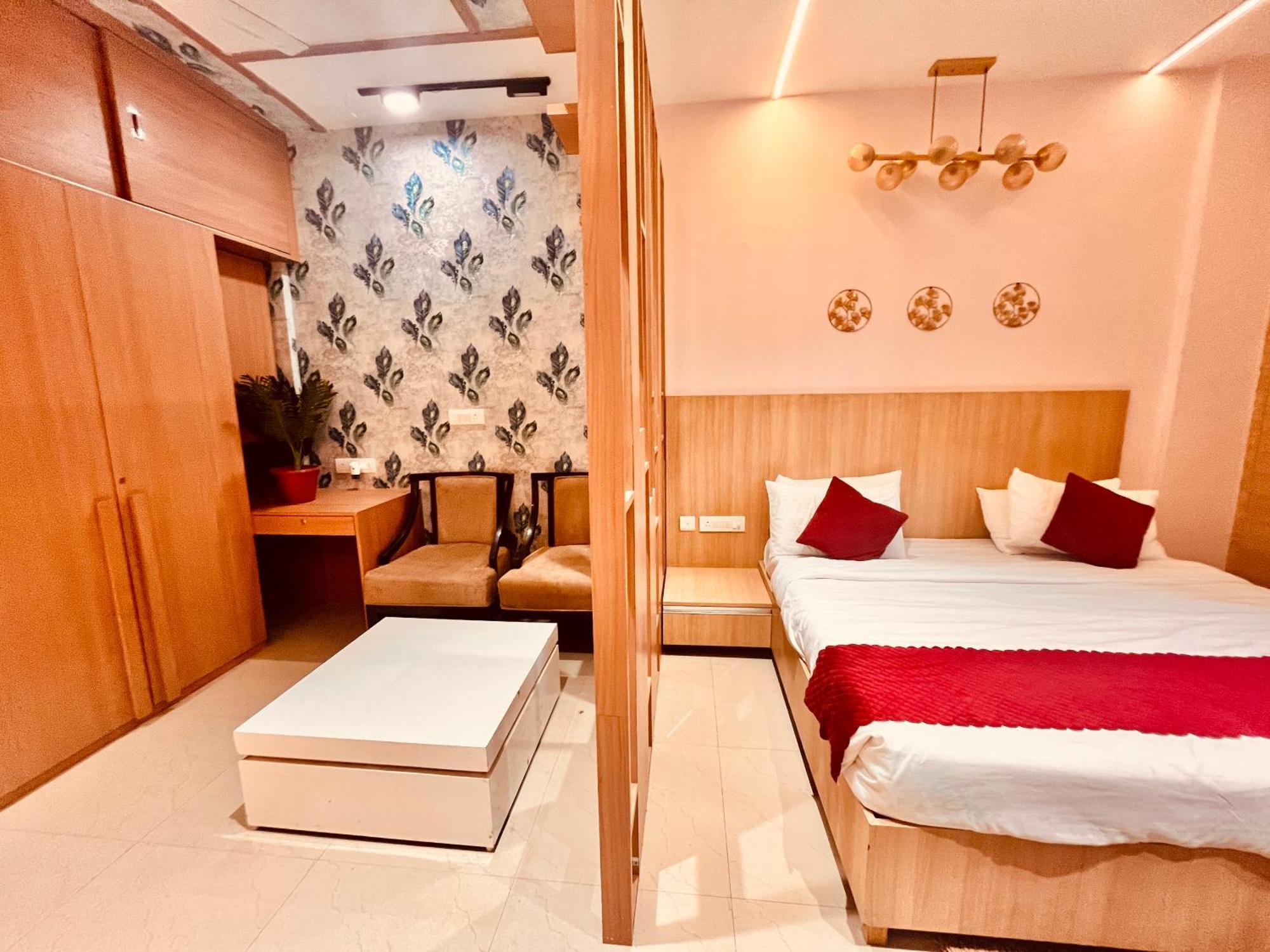 Pearl Grand Boutique Cottage In Omaxe Anandam Vrindavan - #Premium Ac Rooms With Balcony #Big Parking #Lift #Garden #Peaceful Area #Near Prem Mandir #Property Of The Year #Most Awarded Exterior photo