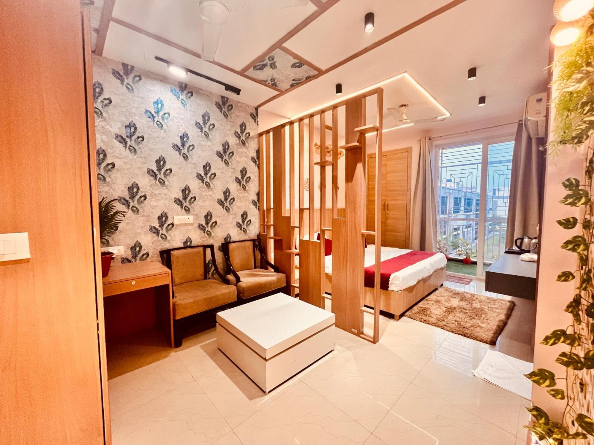 Pearl Grand Boutique Cottage In Omaxe Anandam Vrindavan - #Premium Ac Rooms With Balcony #Big Parking #Lift #Garden #Peaceful Area #Near Prem Mandir #Property Of The Year #Most Awarded Exterior photo