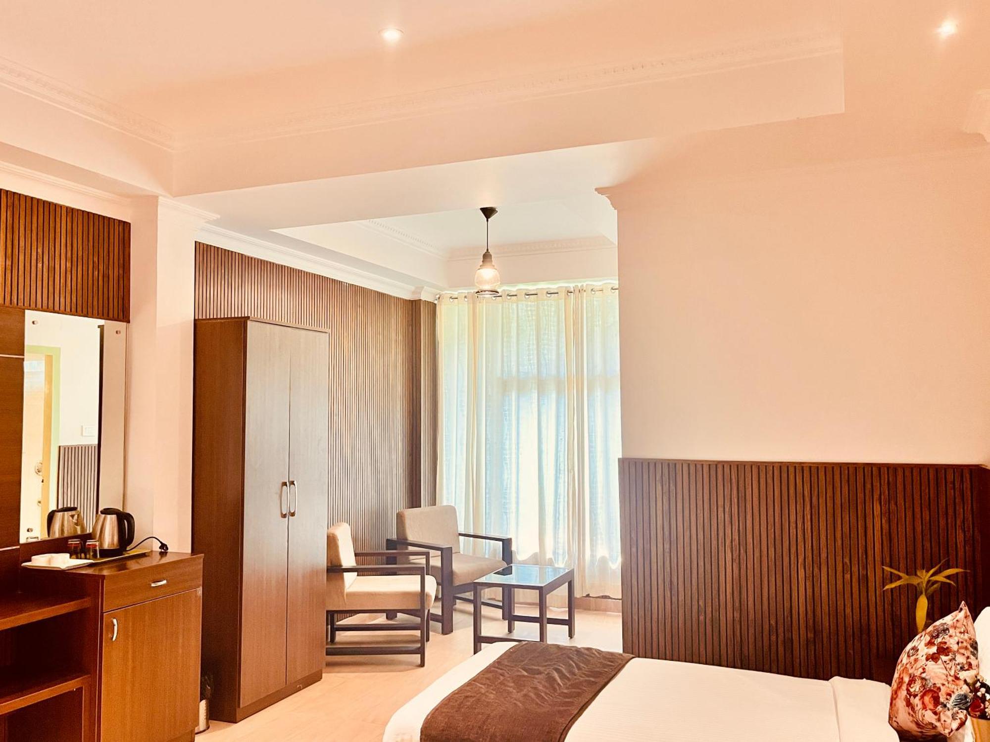 Pearl Grand Boutique Cottage In Omaxe Anandam Vrindavan - #Premium Ac Rooms With Balcony #Big Parking #Lift #Garden #Peaceful Area #Near Prem Mandir #Property Of The Year #Most Awarded Exterior photo