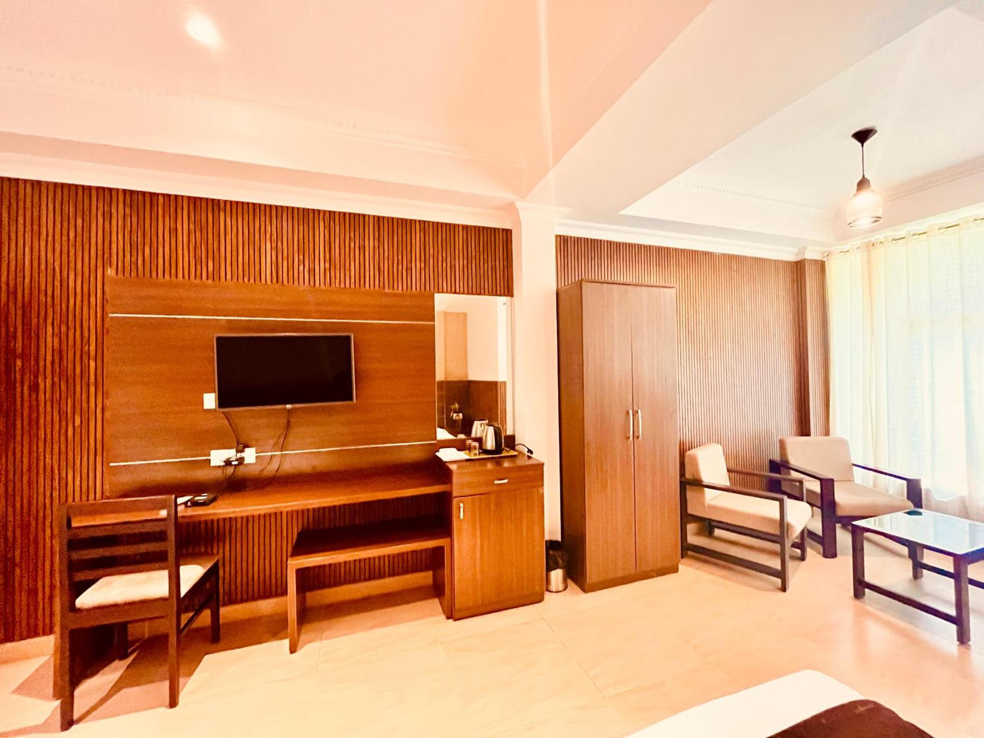Pearl Grand Boutique Cottage In Omaxe Anandam Vrindavan - #Premium Ac Rooms With Balcony #Big Parking #Lift #Garden #Peaceful Area #Near Prem Mandir #Property Of The Year #Most Awarded Exterior photo