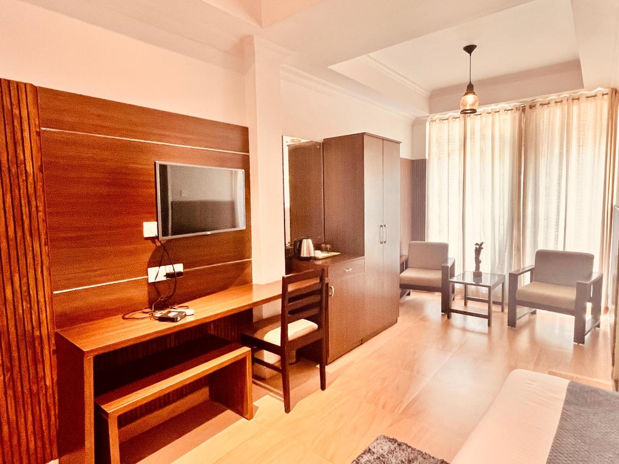 Pearl Grand Boutique Cottage In Omaxe Anandam Vrindavan - #Premium Ac Rooms With Balcony #Big Parking #Lift #Garden #Peaceful Area #Near Prem Mandir #Property Of The Year #Most Awarded Exterior photo