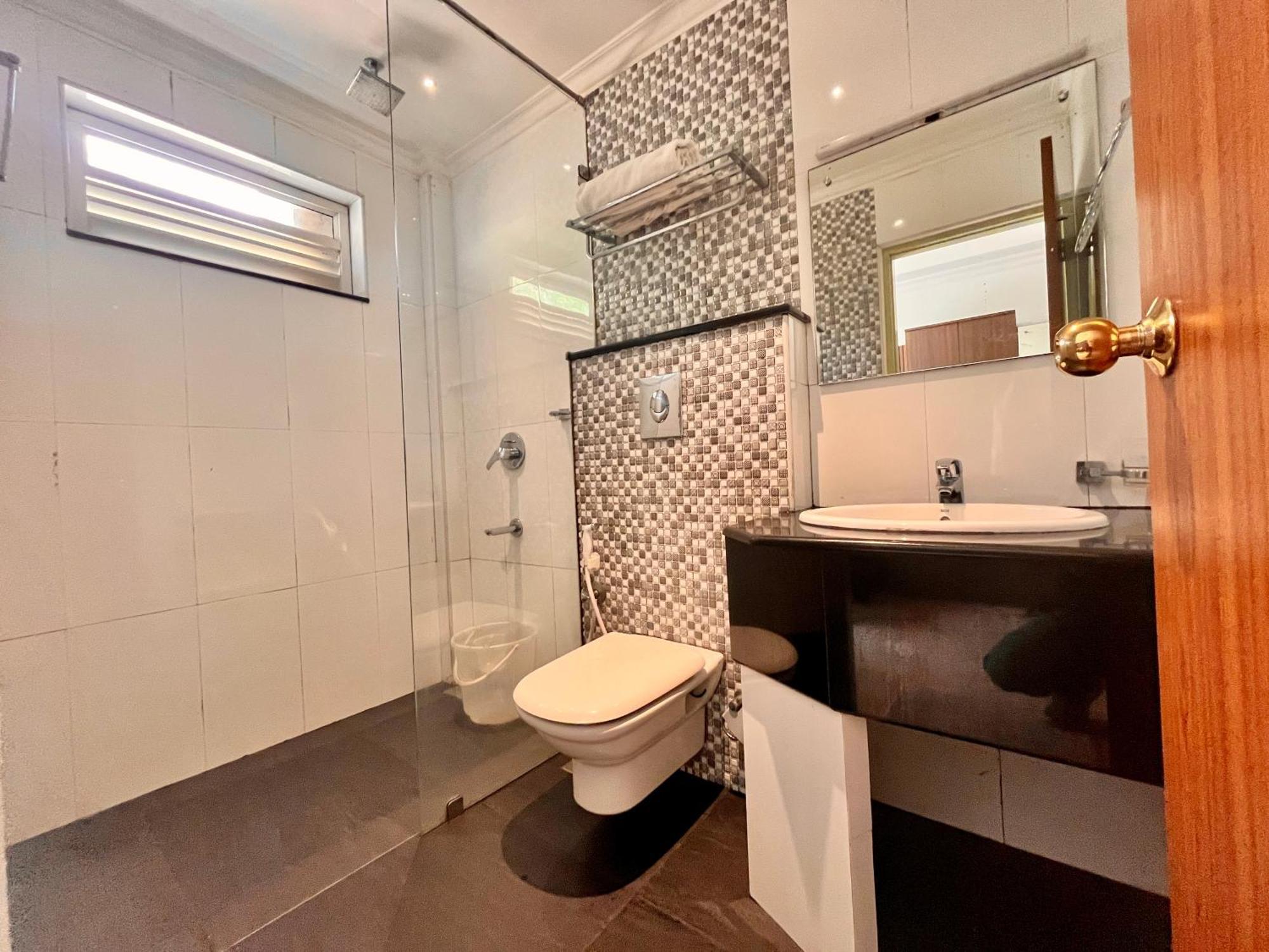 Pearl Grand Boutique Cottage In Omaxe Anandam Vrindavan - #Premium Ac Rooms With Balcony #Big Parking #Lift #Garden #Peaceful Area #Near Prem Mandir #Property Of The Year #Most Awarded Exterior photo
