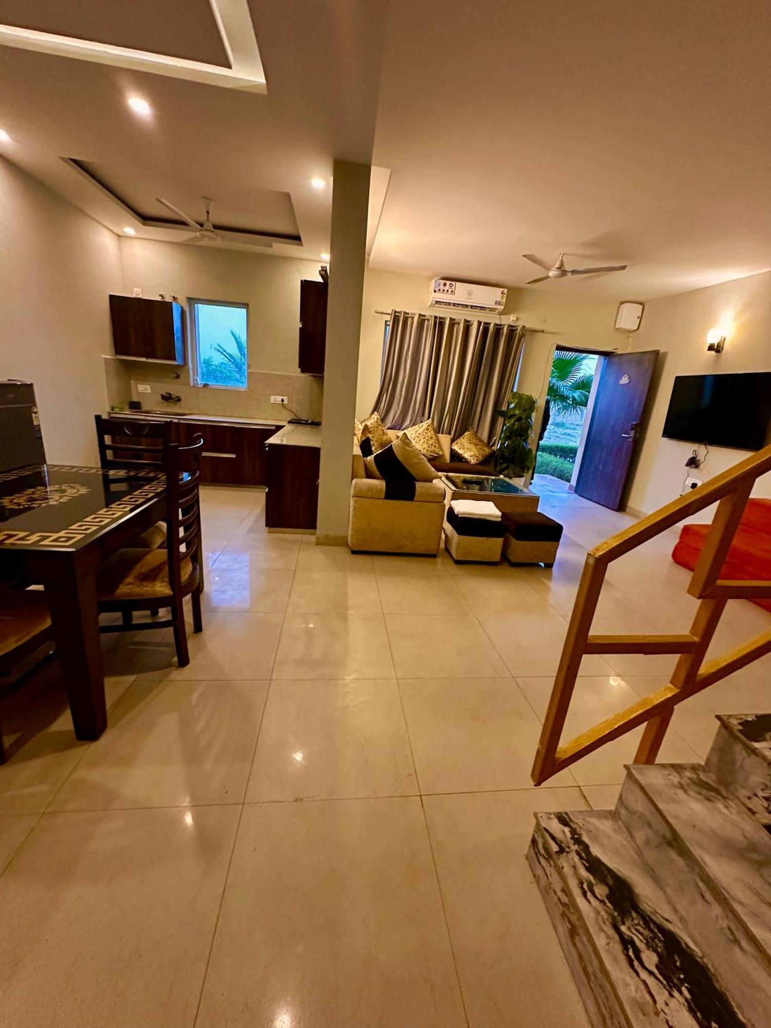 Pearl Grand Boutique Cottage In Omaxe Anandam Vrindavan - #Premium Ac Rooms With Balcony #Big Parking #Lift #Garden #Peaceful Area #Near Prem Mandir #Property Of The Year #Most Awarded Exterior photo