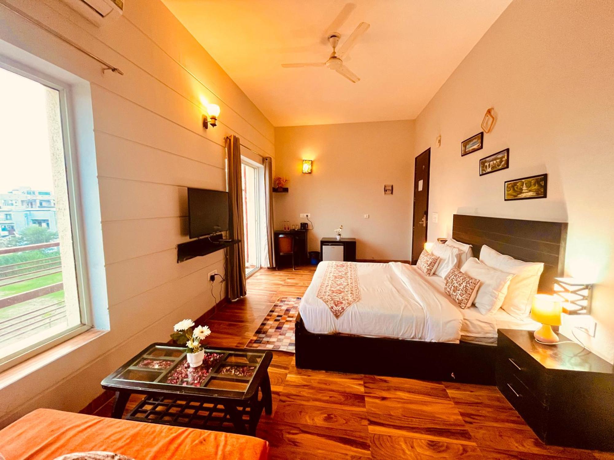 Pearl Grand Boutique Cottage In Omaxe Anandam Vrindavan - #Premium Ac Rooms With Balcony #Big Parking #Lift #Garden #Peaceful Area #Near Prem Mandir #Property Of The Year #Most Awarded Exterior photo