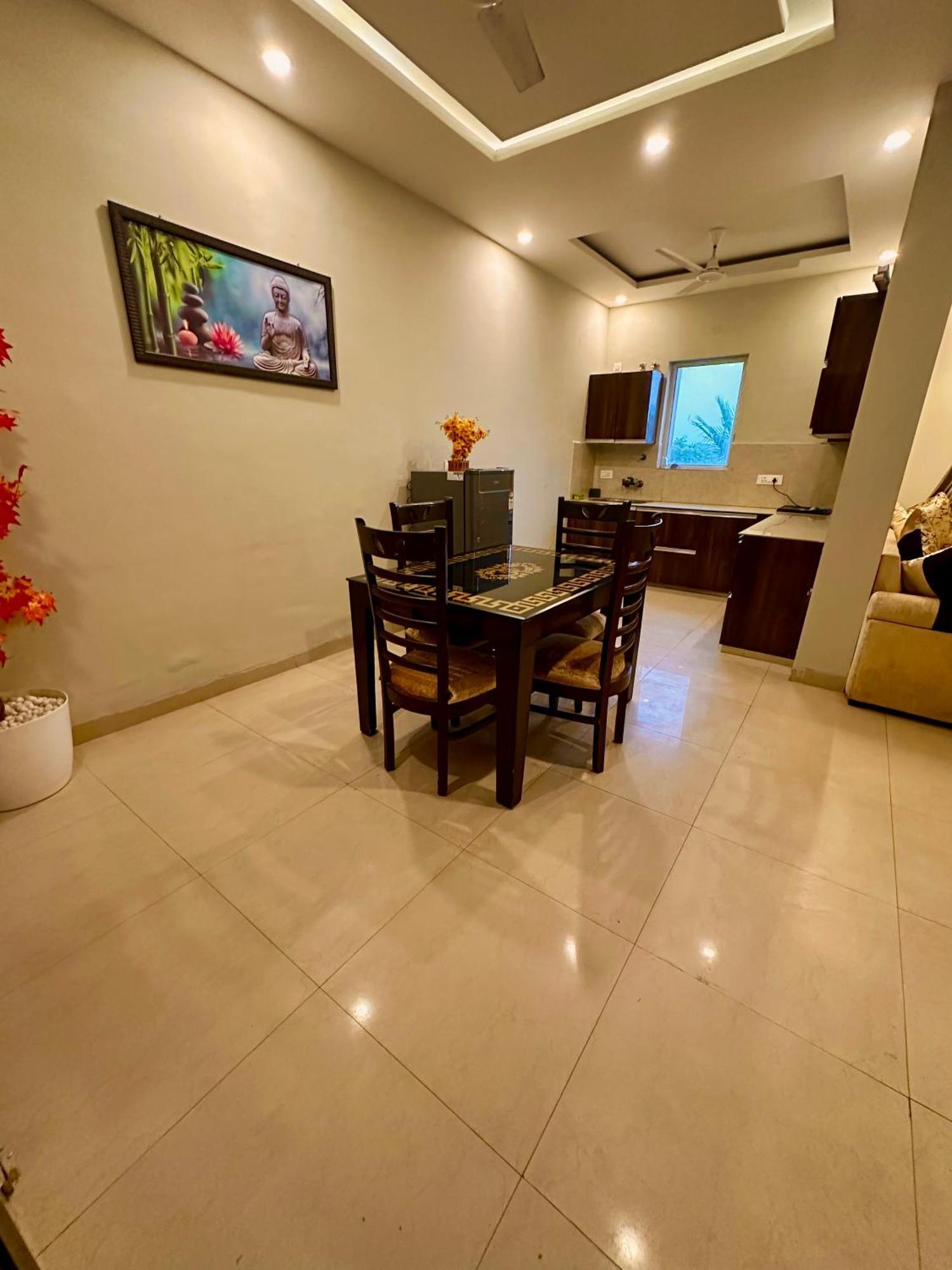Pearl Grand Boutique Cottage In Omaxe Anandam Vrindavan - #Premium Ac Rooms With Balcony #Big Parking #Lift #Garden #Peaceful Area #Near Prem Mandir #Property Of The Year #Most Awarded Exterior photo
