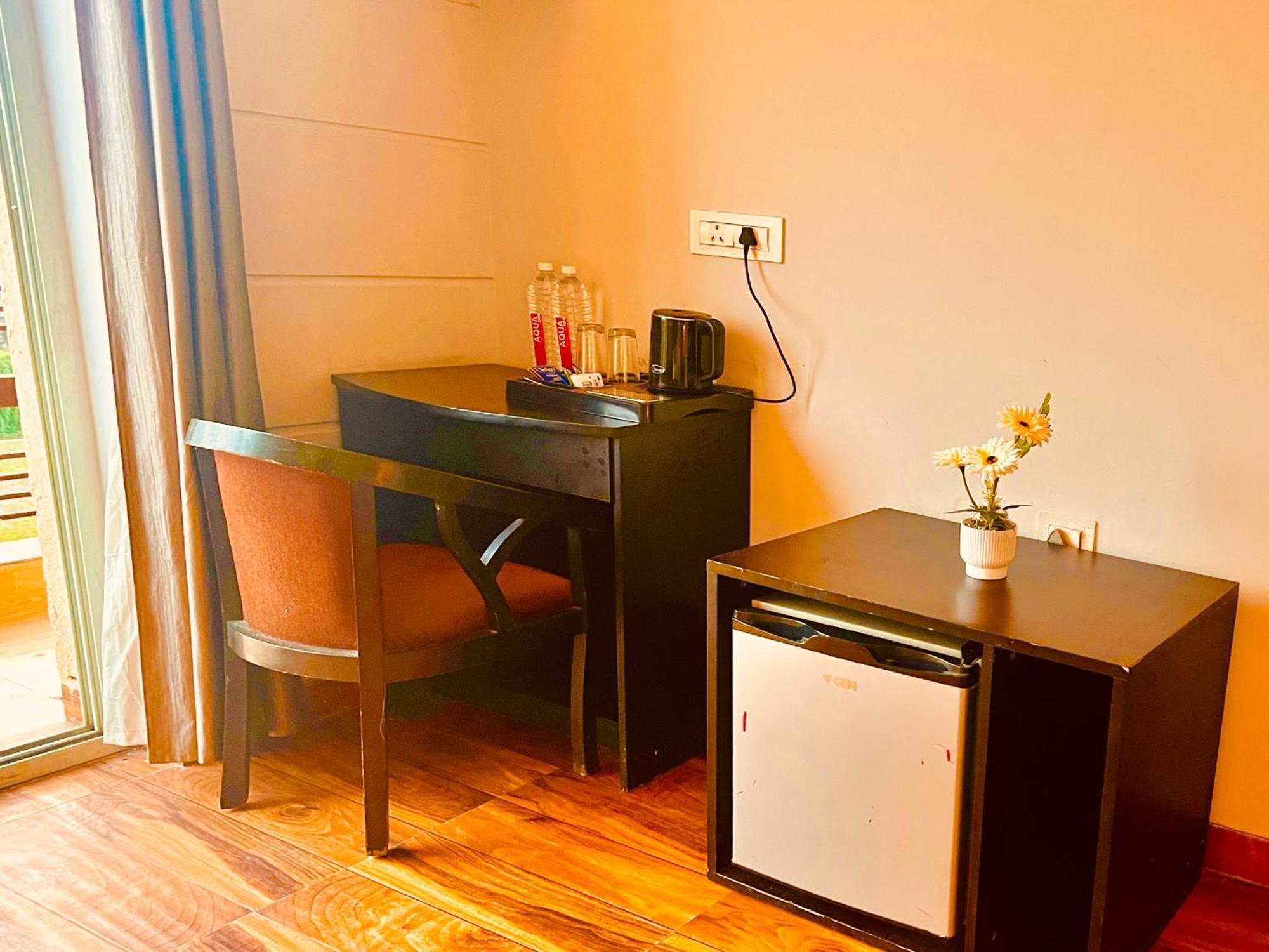 Pearl Grand Boutique Cottage In Omaxe Anandam Vrindavan - #Premium Ac Rooms With Balcony #Big Parking #Lift #Garden #Peaceful Area #Near Prem Mandir #Property Of The Year #Most Awarded Exterior photo